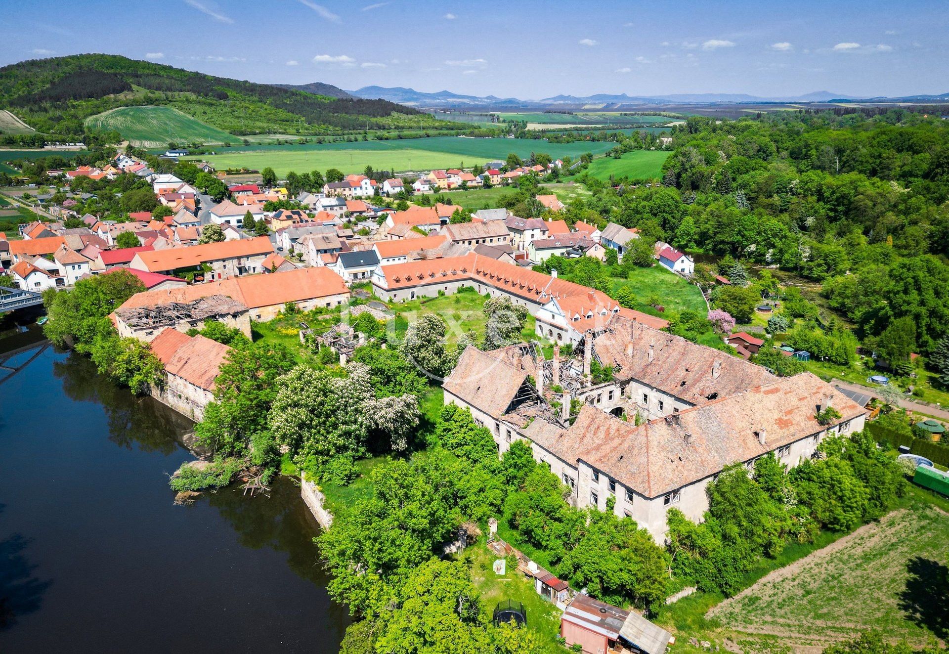 Fotos Castelo do século XVII junto ao rio Ohře