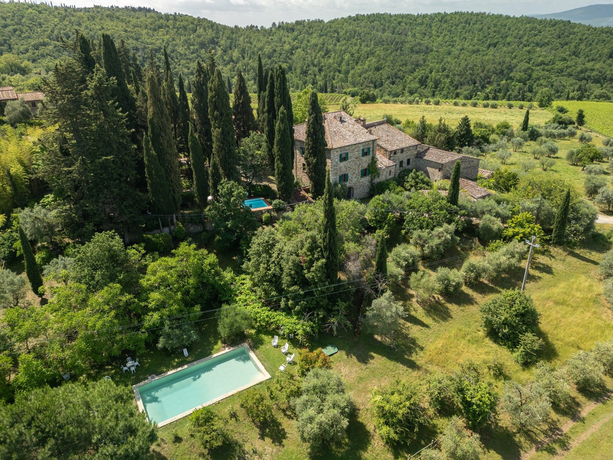 Fotos Aldeia histórica com vila e casas residenciais em Castellina in Chianti