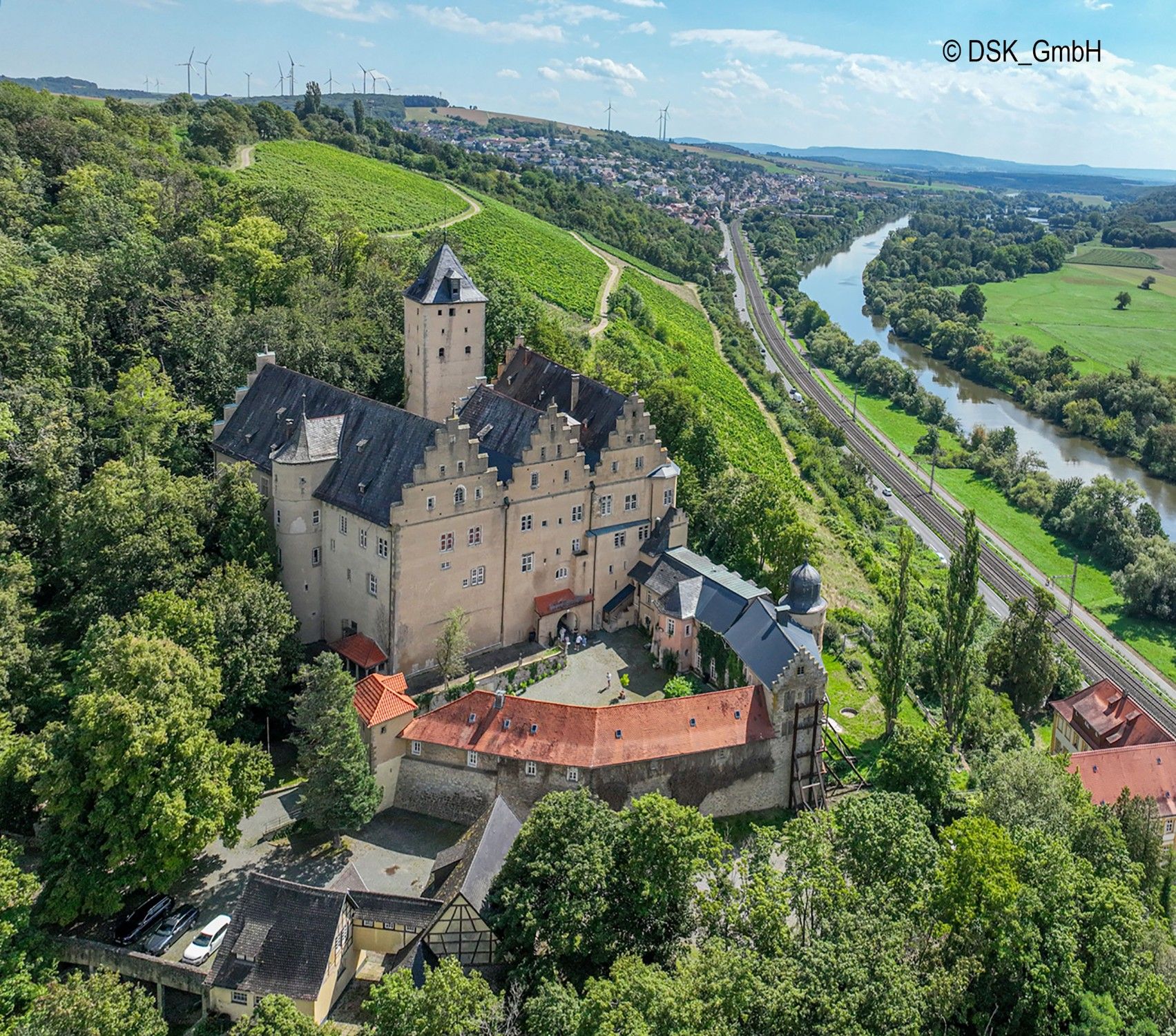 Fotos Castelo de Mainberg - um monumento histórico com vista para o rio Meno