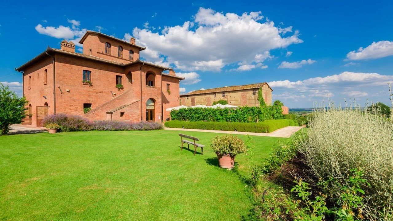 Fotos Propriedade Leopoldina com suítes de hóspedes e olival orgânico perto de Sinalunga, Toscana