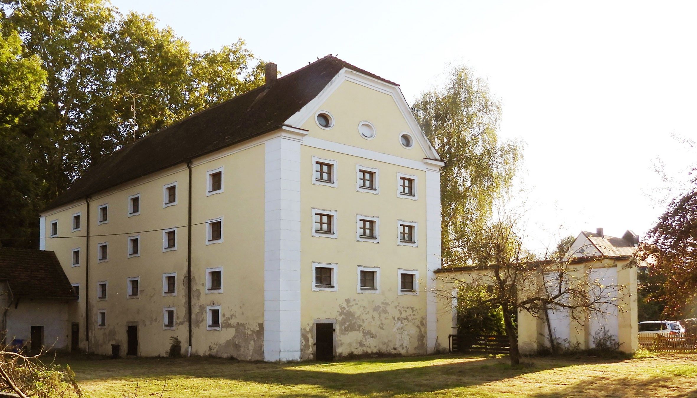 Fotos Propriedade histórica com edifícios agrícolas e terrenos na Baviera