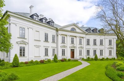 Imóveis históricos, Palácio Neoclássico ao Norte de Varsóvia - Monumento Histórico em Ambiente Natural Tranquilo