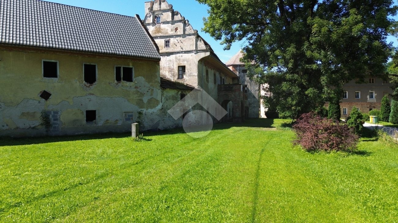 Fotos Casa senhorial do século XVII com parque e dependências em Radochów