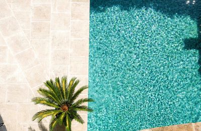 Imóvel histórico à venda Uzès, Occitânia, Piscina