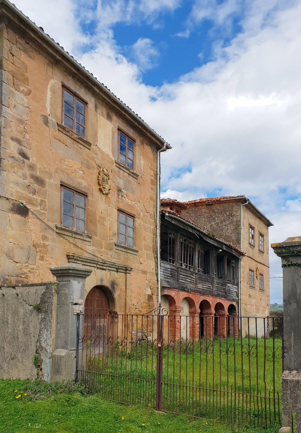 Fotos Palácio do século XVI para restaurar no Caminho de Santiago
