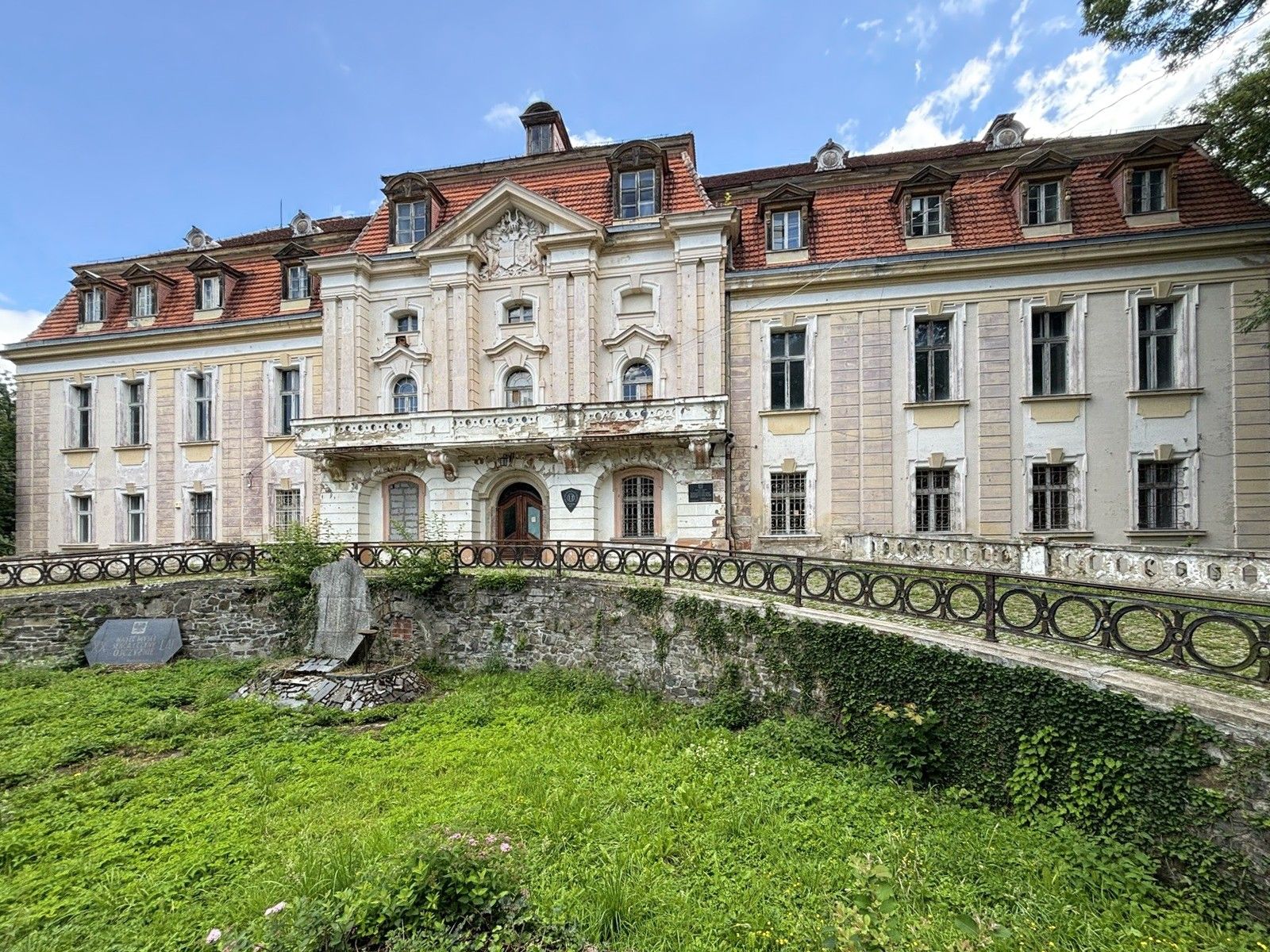 Fotos Pałac w Roztoczniku – Palácio neobarroco na Baixa Silésia