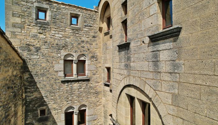 Imóvel histórico à venda Uzès, Occitânia,  França