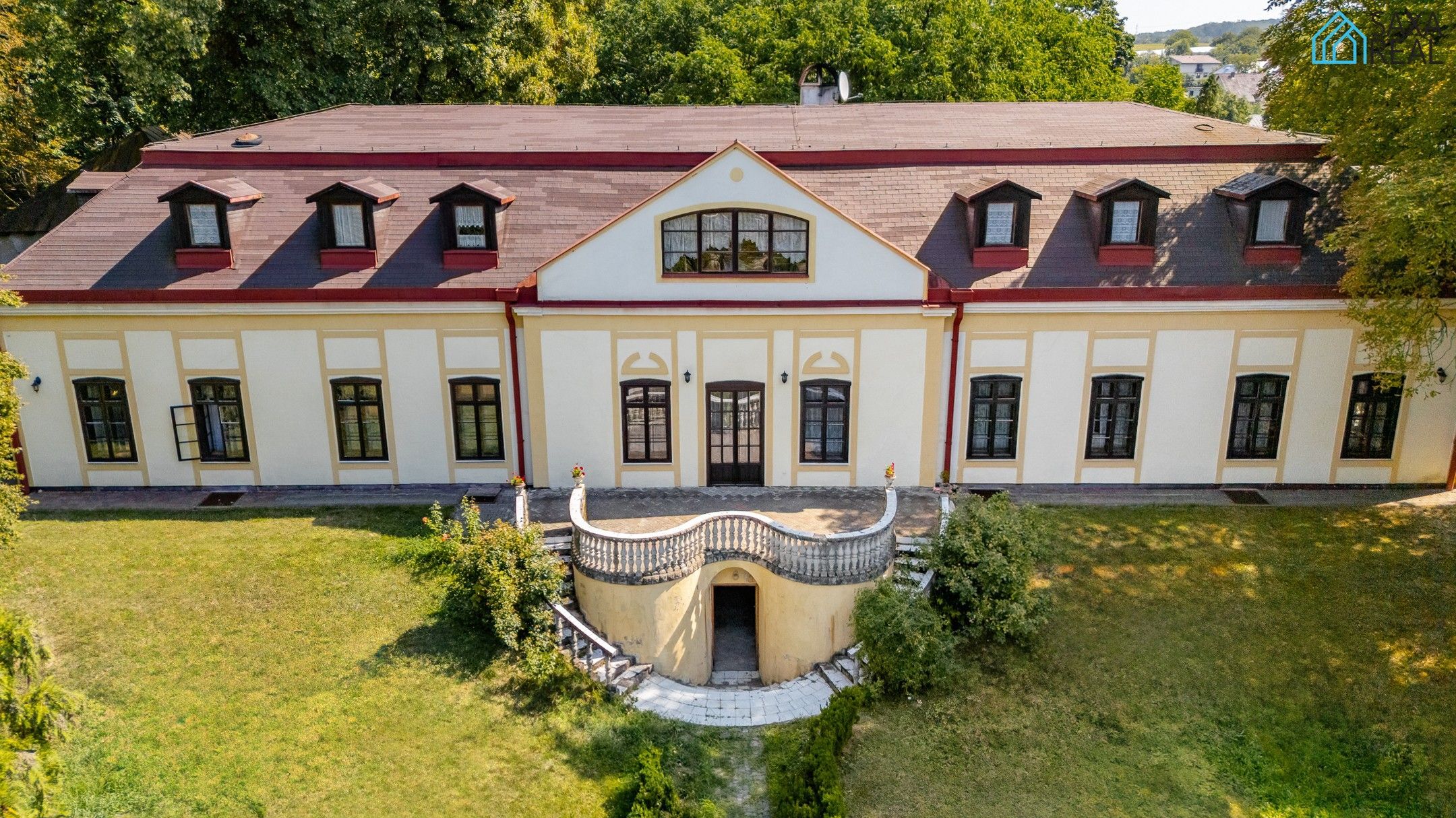 Fotos Palacete neobarroca na Eslováquia Oriental