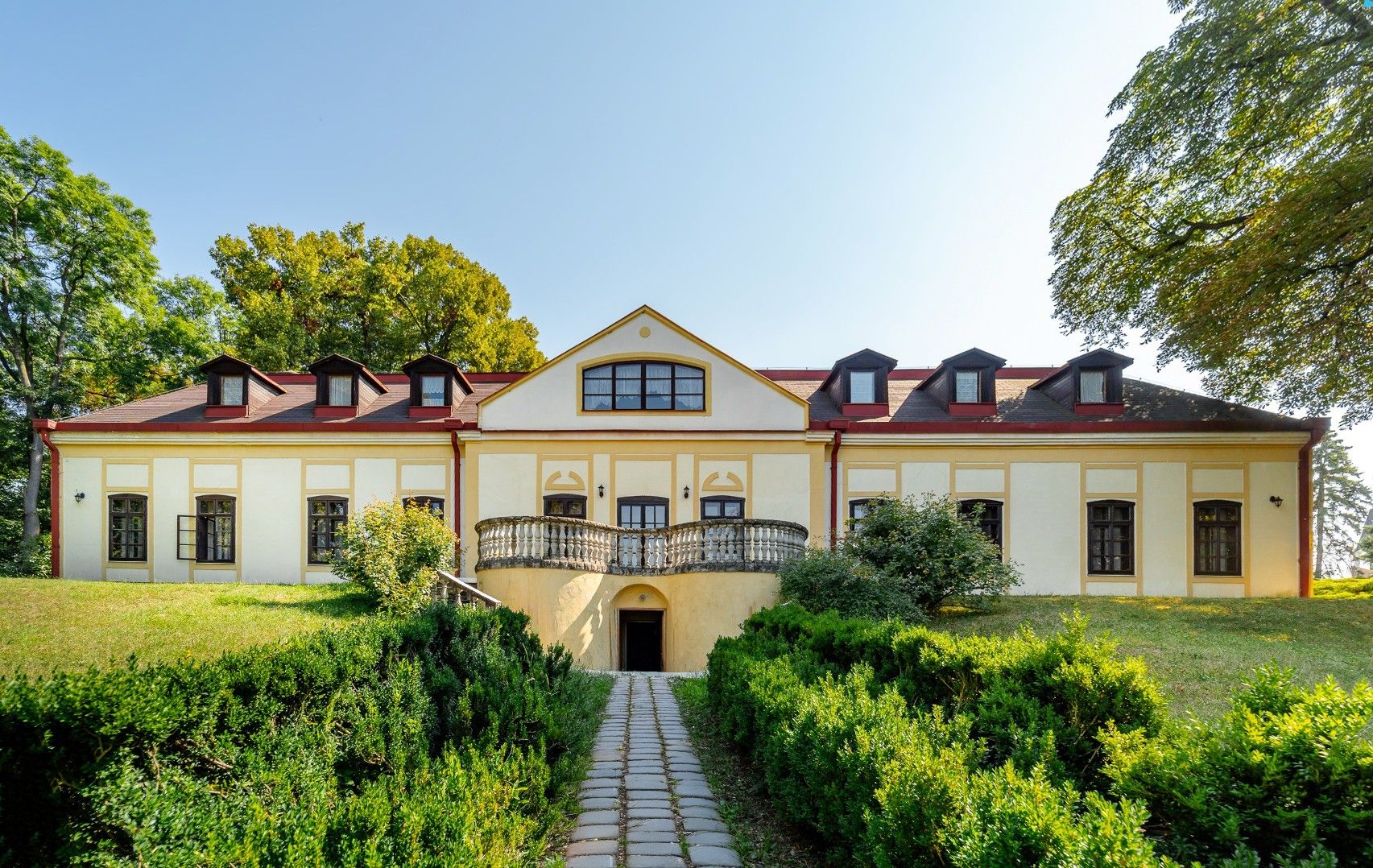 Fotos Palacete neobarroca na Eslováquia Oriental