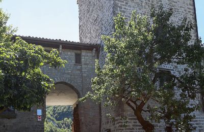 Imóveis históricos, Torre medieval – Oltrepò Pavese, a nova Toscana
