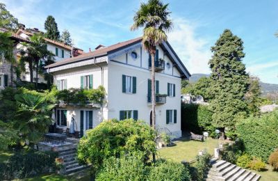 Imóveis históricos, Palacete com vista para o lago em Stresa