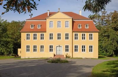 Imóveis históricos, Palácio barroco com lago privado perto de Leipzig