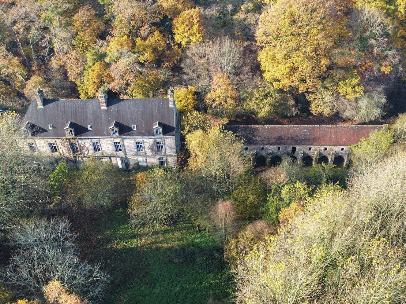 Fotos Antiga Abadia na Normandia – Casa senhorial do século XVIII com ruínas medievais