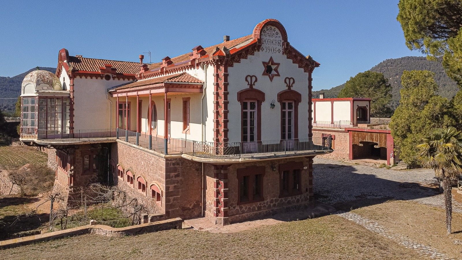 Fotos Antigo convento de Sant Domènec transformado em villa modernista em Manresa
