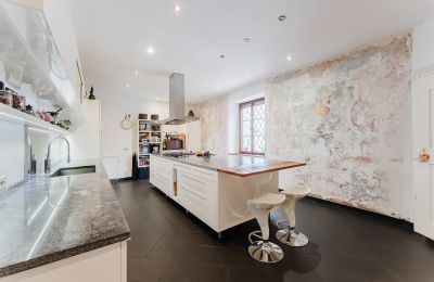 Palácio à venda 4693 Desselbrunn, Alta Áustria, Die hochwertige Küche mit historischem Fresko