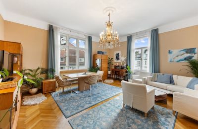Mansão histórica à venda Währing, Viena, Der freundliche und geräumige Wohnbereich im Obergeschoss