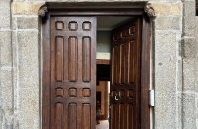 Apartamento histórico à venda Toledo, Amador de los Ríos 2, Castela-Mancha, Entrada