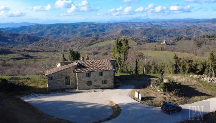 Casa de campo à venda 06026 Pietralunga, Úmbria