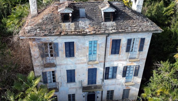 Casa histórica com vista para o Lago Maggiore em Oggebbio