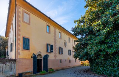Imóveis históricos, Palácio com capela de frescos – projeto para hotel ou retiro na Toscana