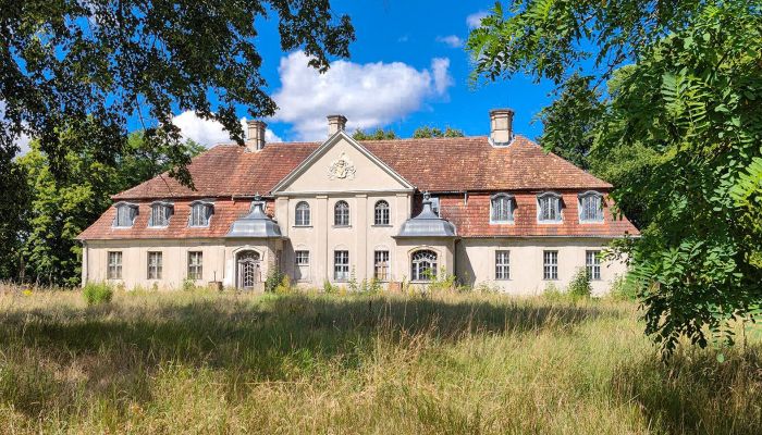 Propriedade senhorial junto ao lago na região de Lubusz, entre Berlim e Poznan