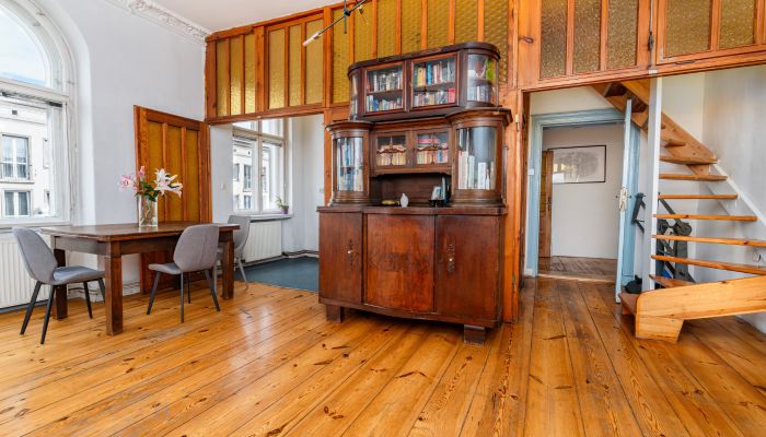 Apartamento de gaveto com mirante em edifício histórico – centro de Poznań, 80 m²