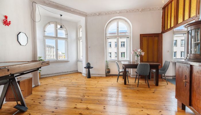 Apartamento de gaveto com mirante em edifício histórico – centro de Poznań, 80 m²