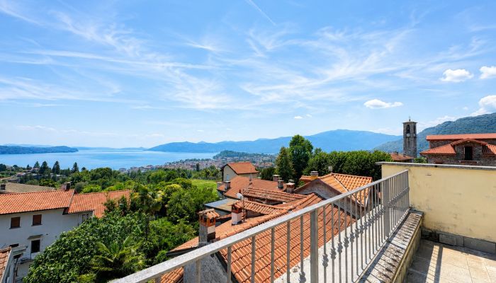 Casa histórica do século XVII com vista para o Lago Maggiore perto de Verbania