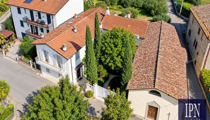 Casa histórica com poço do século XIV perto de Sansepolcro