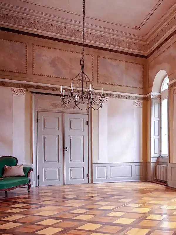 Salão de baile dentro do Landhuis Niendorf perto de Hamburgo, Alemanha