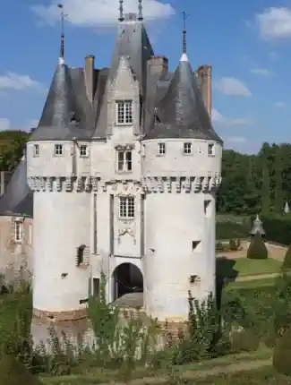 Castelo histórico no Perche – 120 km de Paris, 5 edifícios e 41 hectares, França