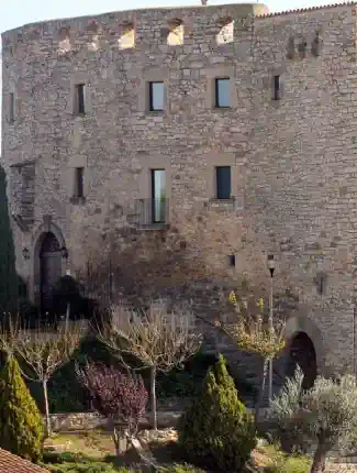 Castelo de Fonolleres: Castelo Histórico em Lleida, Catalunha, Espanha