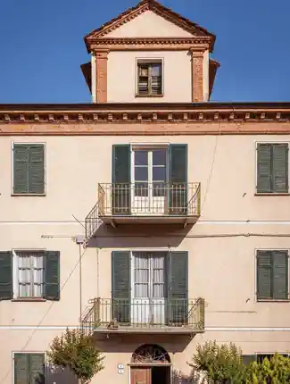 Palazzo histórico em Bosia: charme rural nas colinas do Piemonte, Itália
