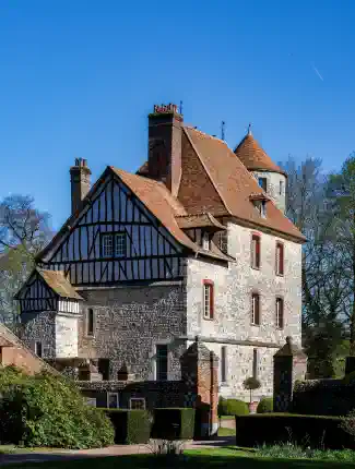 Castelo com fosso na Normandia, 76000 Rouen, Normandia