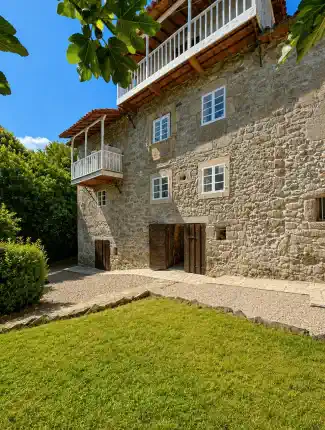Casa de campo em pedra restaurada com terreno em Pantón, Ribeira Sacra