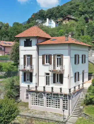 Villa histórica com vista panorâmica no Vale Intelvi, Lago de Como, Dizzasco, Lombardia