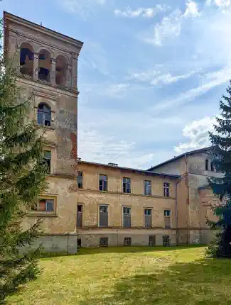 Antiga loja maçónica perto de Legnica, oeste da Polónia