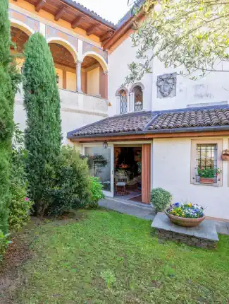 Duas casas históricas com jardim em Pallanza, antigo convento no Lago Maggiore, Verbano-Cusio-Ossola, Pallanza