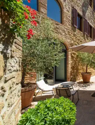 Casa histórica do século XV no centro de Castelmuzio, Castelmuzio, Toscana