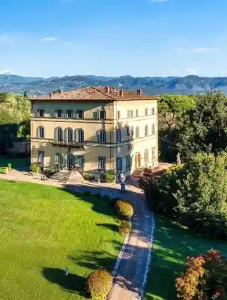 Palácio renascentista com grande salão de baile e frescos originais perto de Lucca, Lucca, Toscana