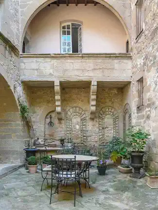 Solar histórico com pátio e 7 suítes próximo a Uzès, Uzès, Occitânia